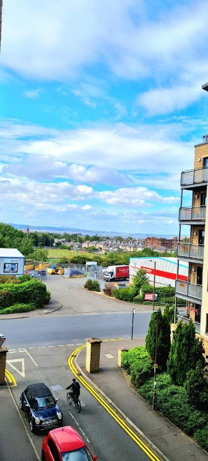 Elegant 2 Bedroom City Centre Apartment - Free Parking - Private Balcony 爱丁堡 外观 照片