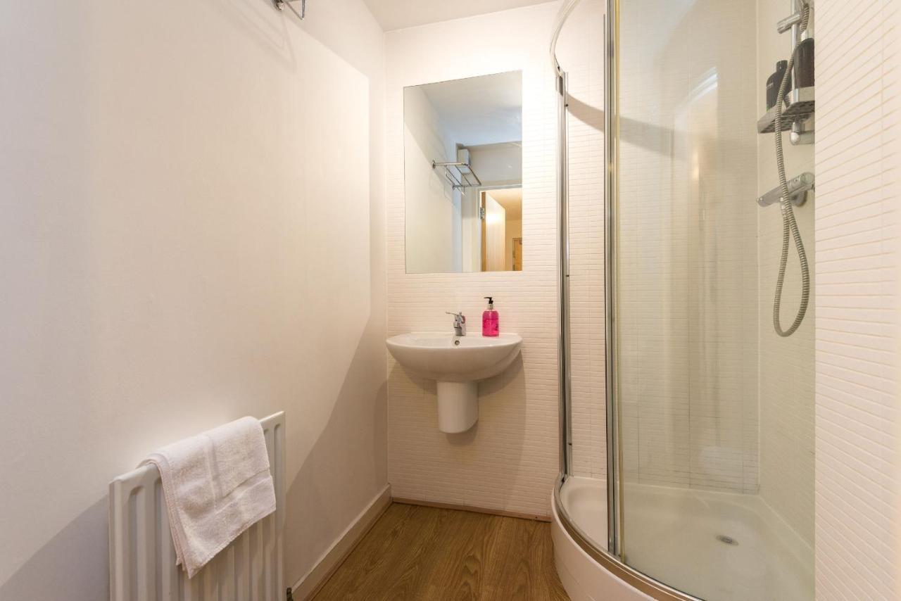 Elegant 2 Bedroom City Centre Apartment - Free Parking - Private Balcony 爱丁堡 外观 照片